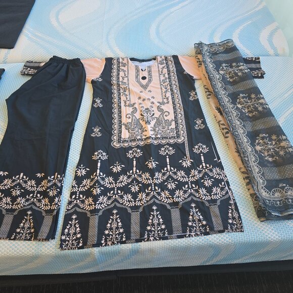 Elegant Black & Creme Printed Floral Traditional 3 Piece Straight Suit Outfit - Picture 1 of 8